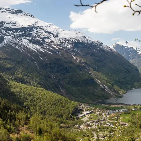 Utsikten - By Classic Norway מלון 3*