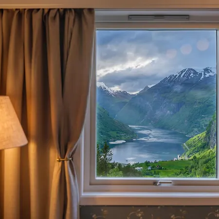 호텔 Utsikten - By Classic Norway 예이랑에르